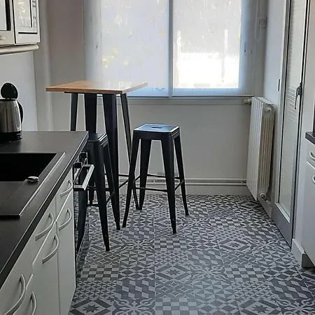 Rénové 85m2, Terrasse, Parking, Face à - Fr-1-494-149