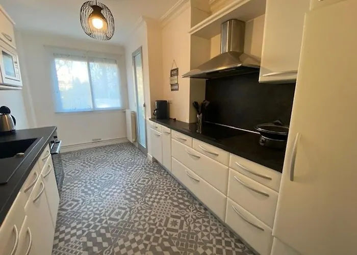 Renove 85m2, Terrasse, Parking, Face A - Fr-1-494-149 * ロワイヤン